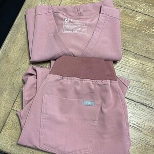 Figs Light mauve scrub set small top and small petite bottoms